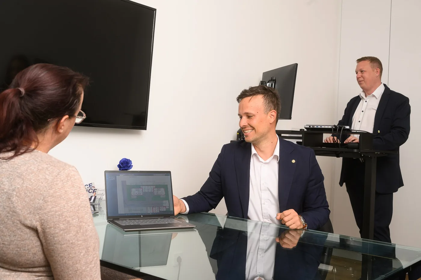 Beratungsgespräch im Büro der CE Immo Group in Wels